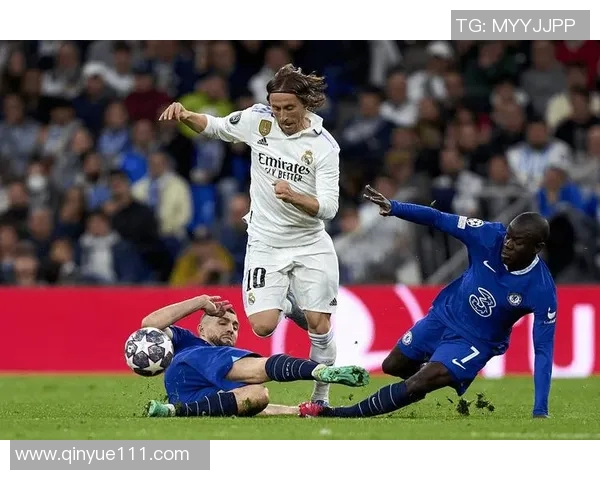 皇马与那不勒斯巅峰对决下班后球迷热议赛况与精彩瞬间