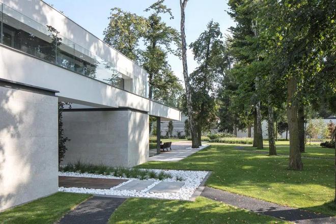 88858cc永利集团LONG HOUSE：狭长地块上确当代美学之居(图4)